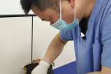 从僵直行走到舒展笑容：一位腰痛患者的诊疗纪实